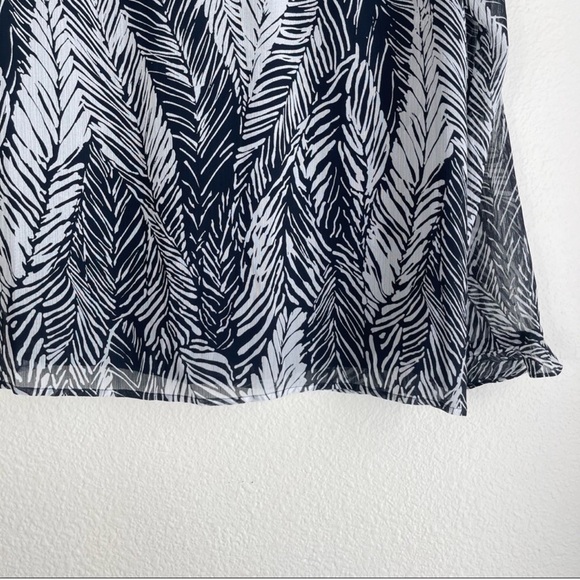 Club Monaco One-Shoulder Blouse Flare Cuffs
Palm printed size XS - Picture 11 of 16